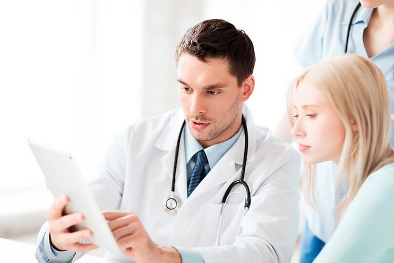 consultation avec un médecin pour des douleurs lombaires